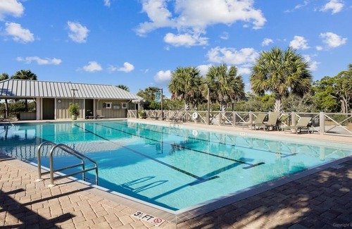 Plantation House | This sweet cottage is fenced by lush, natural landscaping and offers a peek of the Apalachicola Bay.