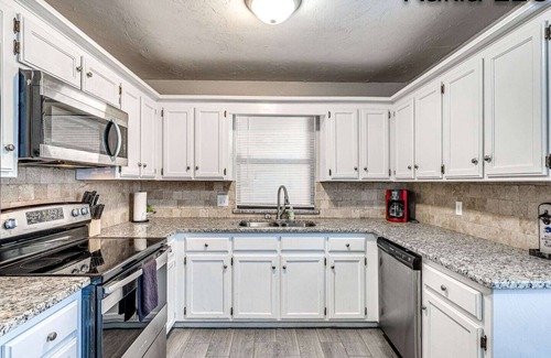 Edmond House | This townhouse is a 2 bedroom(s), 1.5 bathrooms, located in Edmond, OK.