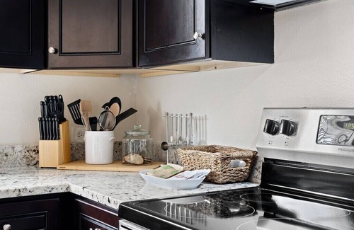 Kessler Apartment | This triplex is a 4 bedroom(s), 2 bathrooms, located in Dallas, TX.