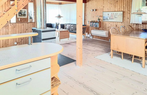 Kandestederne House | This very well maintained vacation home is situated on a beautiful natural plot in Kandestederne.