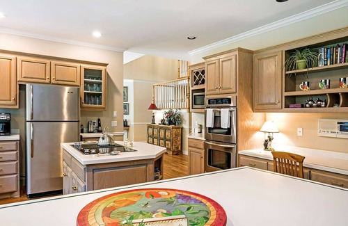 Eagle-Vail House | This Winter & Holiday Season Treat Yourself to 5,247 Sq Ft, 3 Fireplaces & Private HotTub To Relax