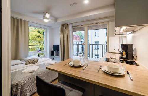 Kadriorg Apartment | Thomas' Home - Trendy, Central & Balcony