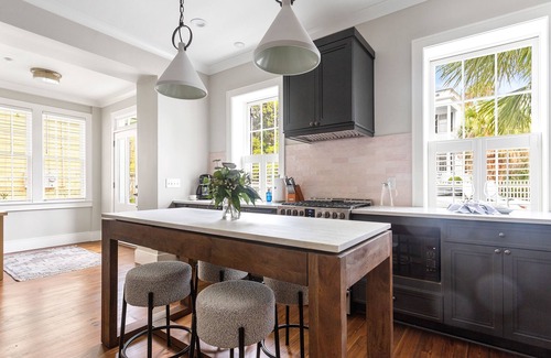 Cannonborough Elliotborough Apartment | Thomas Waring House Suite B|Heritage Award-Winning