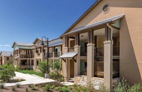 Marble Falls Apartment | Thoughtful 1BD condo w/resort amenities on banks of Lake Marble Falls