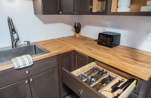 Westside Apartment | Thoughtfully Designed and Fully Equipped