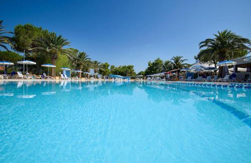 Piombino Apartment | THR - ISA-Appartament plus 4 beds, air conditioning and private outdoor area in Village with 6 swimming-pools