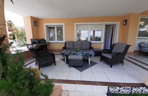 Milcetici Apartment | Three bedroom apartment with terrace Malinska, Krk (A-19304-a)