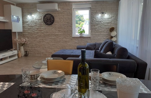 Milcetici Apartment | Three bedroom apartment with terrace Malinska, Krk (A-19304-a)
