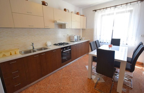 Municipality of Omisalj Apartment | Three bedroom apartment with terrace Omišalj, Krk (A-20485-a)