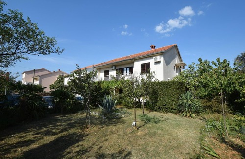 Municipality of Omisalj Apartment | Three bedroom apartment with terrace Omišalj, Krk (A-20485-a)