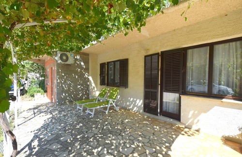 Municipality of Omisalj Apartment | Three bedroom apartment with terrace Omišalj, Krk (A-20485-a)