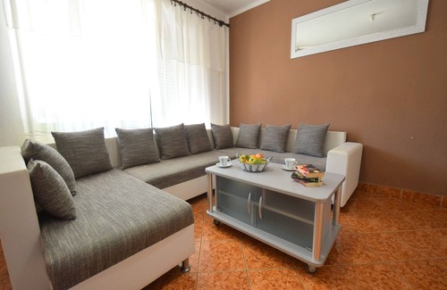 Municipality of Omisalj Apartment | Three bedroom apartment with terrace Omišalj, Krk (A-20485-a)
