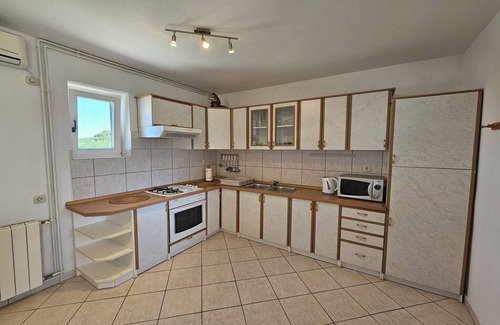 Murter Apartment | Three-bedroom apartment in Murter
