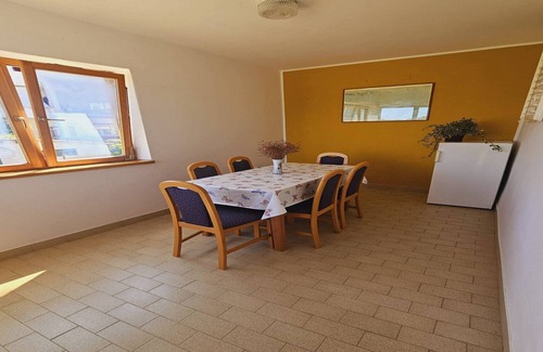 Murter Apartment | Three-bedroom apartment in Murter