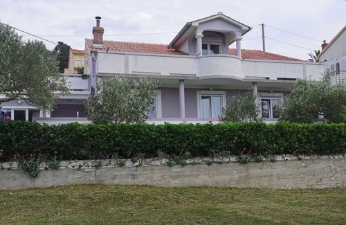 Suha Punta Apartment | Three bedroom apartment with terrace Kampor, Rab (A-4985-a)
