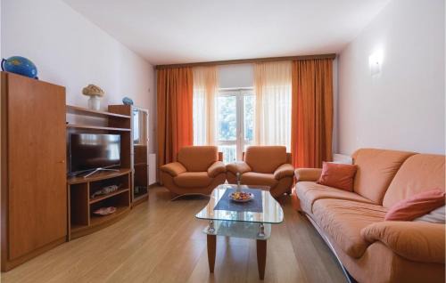 Duba House | Three-Bedroom Holiday Home In Duba