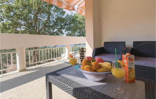 Duba House | Three-Bedroom Holiday Home In Duba