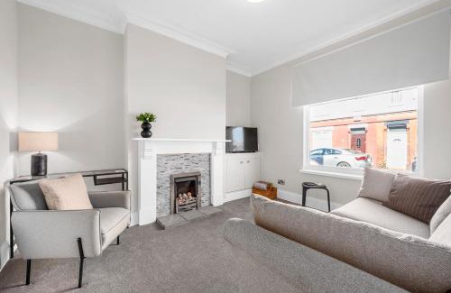 Gorton Apartment | Three Bedroom House by Brookland Stays Serviced Accommodation Short Lets Manchester with Free WiFi