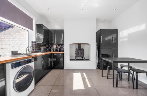 Gorton Apartment | Three Bedroom House by Brookland Stays Serviced Accommodation Short Lets Manchester with Free WiFi