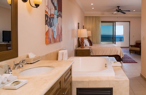 Loreto Villa | Three Dedroom Suites These units feature three spectacular bedrooms, which vary