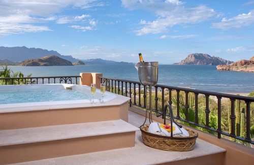 Loreto Villa | Three Dedroom Suites These units feature three spectacular bedrooms, which vary