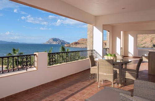 Loreto Villa | Three Dedroom Suites These units feature three spectacular bedrooms, which vary