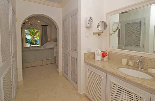 Gibbes Villa | Three Generously Large Air-Conditioned Bedrooms