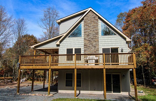 Albrightsville Ski Chalet | Three Level Luxury Chalet w/Hot Tub & Fireplace