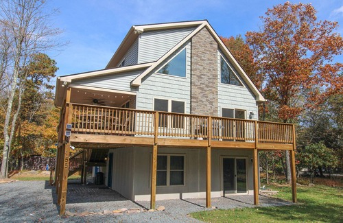 Albrightsville Ski Chalet | Three Level Luxury Chalet w/Hot Tub & Fireplace
