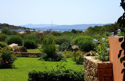 San Teodoro Apartment | Three-room garden apartment with sea view, 200m from Salina Bamba and 800m from Cala Brandinchi