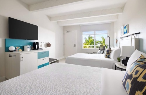 New Town Hotel | Three Rooms w/2 Queen beds at Blue Flamingo Resort Key West l 2 Pools & Shuttle