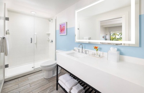 New Town Hotel | Three Rooms w/2 Queen beds at Blue Flamingo Resort Key West l 2 Pools & Shuttle