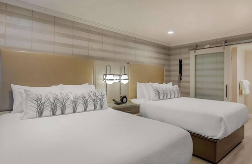 Southeast Torrance Hotel | Three Sleek Units Near The Best Restaurants, Farmers' Market & Shopping Center