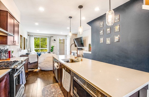 White Center House | Three-story townhome with gas firepit & patio - near West Seattle & ferries