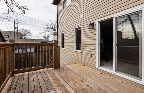 Welland House | Three year old house 5 bedrooms 4 full washrooms