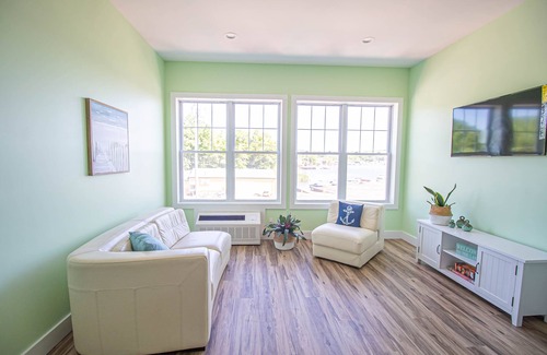 Sodus Point House | Tidesides Marine Bay House Rental #2