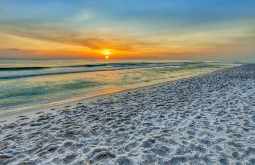 Panama City Beach Apartment | Tidewater Beach Resort 1606