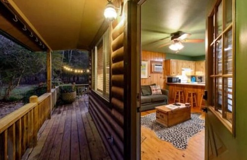 Broken Bow Cabin | Tiger Jack, the Dreamy Couple's Cabin.