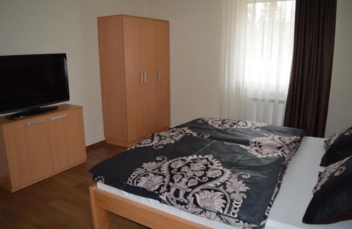 Pale Hotel | Tihe Noci Motel