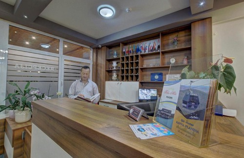 Pale Hotel | Tihe Noci Motel