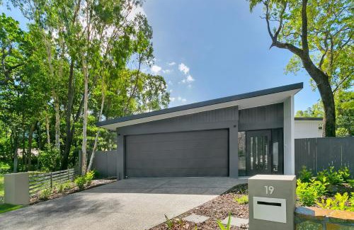 Clifton Beach House | Tiino Villa with Heated Pool Clifton Beach