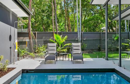 Clifton Beach House | Tiino Villa with Heated Pool Clifton Beach