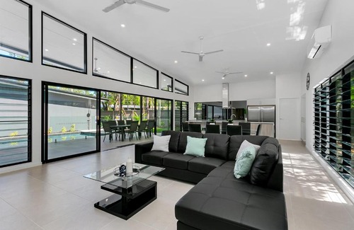 Clifton Beach House | Tiino Villa with Heated Pool Clifton Beach