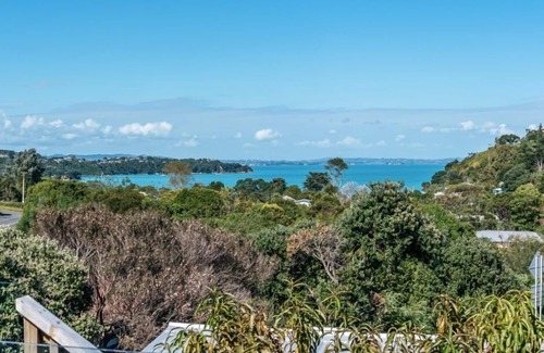 Surfdale House | TIKAPA MOANA VIEWS | Be My Guest