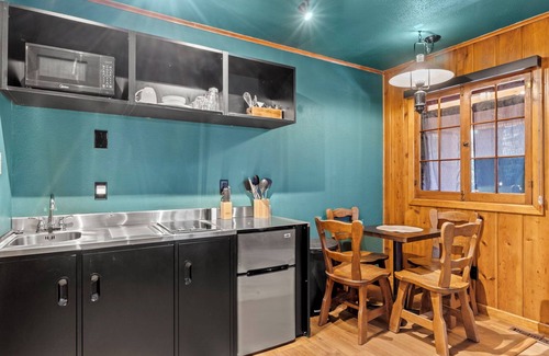 Colorado Springs Cabin | Timber Lodge Cabins 26
