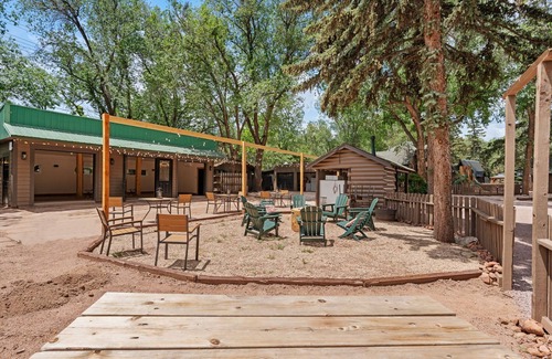 Colorado Springs Cabin | Timber Lodge Cabins 26