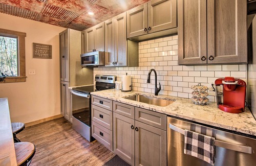 Reedsville House | 'Timberland Estates' Cabin: Close to Trails!