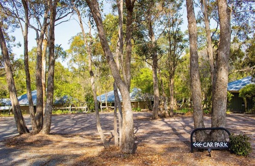 Kalimna House | TimberLoo Cottage (1 Queen Bed) SPA & Wood Stove