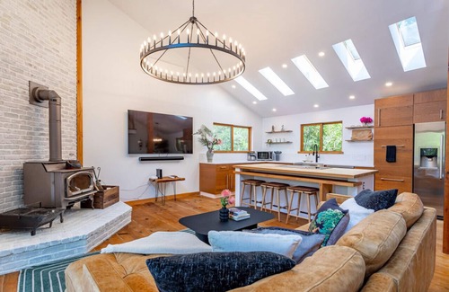 Town of Marbletown Apartment | Timekeepers Retreat