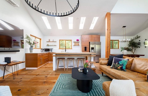 Town of Marbletown Apartment | Timekeepers Retreat